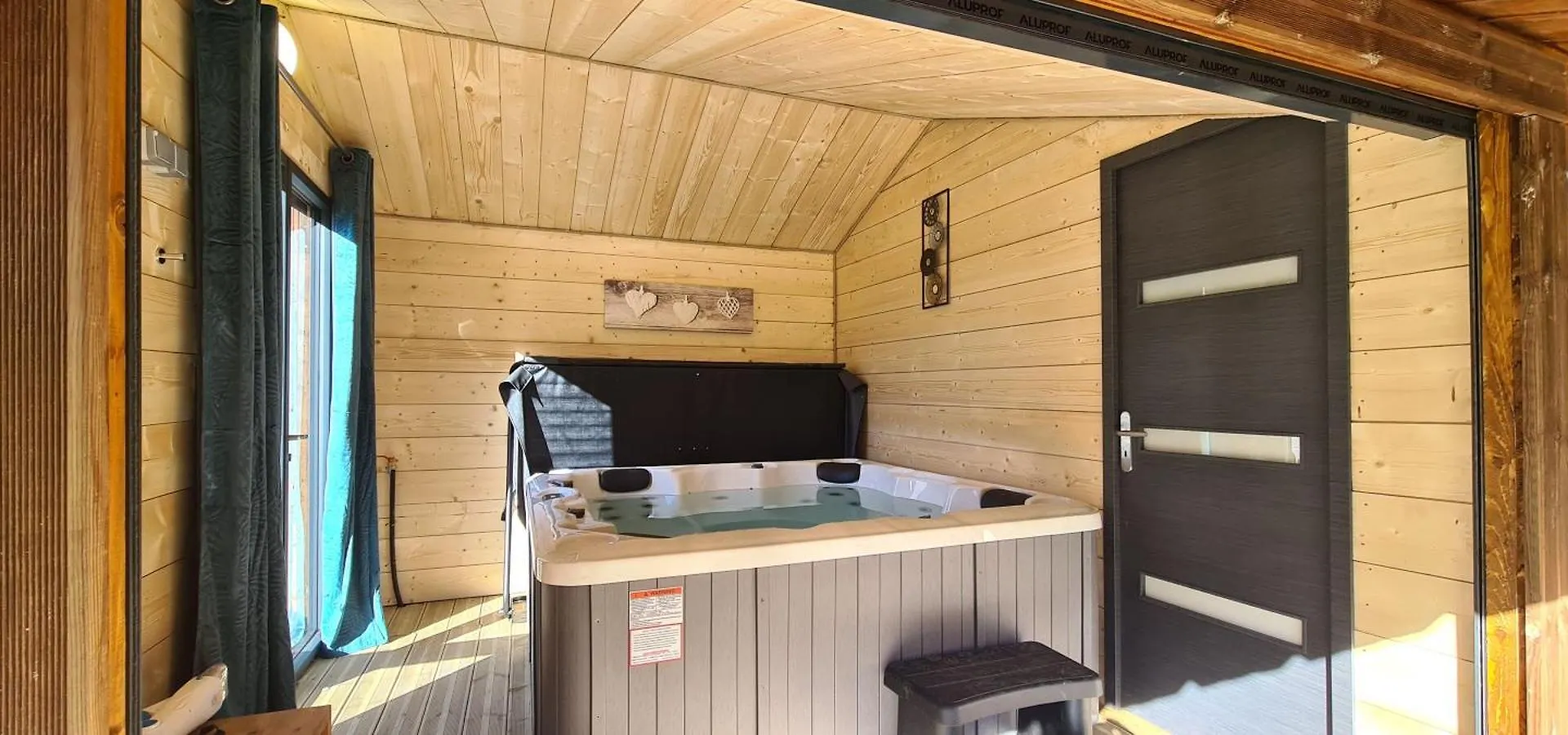 Chalet Chaleureux A Orlu Avec Jacuzzi Et Vue Sur La Montagne
